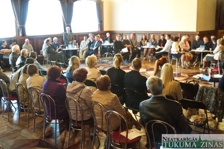 Priekšvēlēšanu politiskā diskusija Kandavā /video/