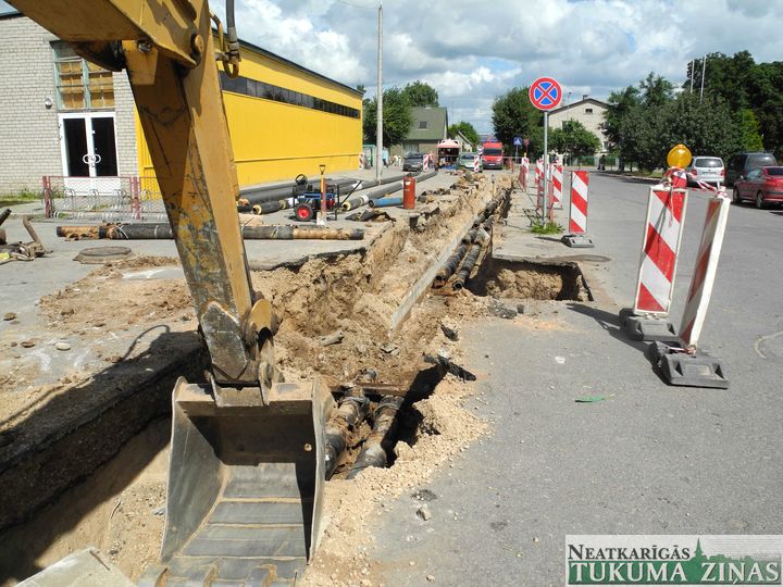 Rok siltumtrasi uz veikalu «Randa»