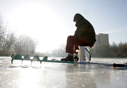Sestdien noslīcis zemledus makšķernieks