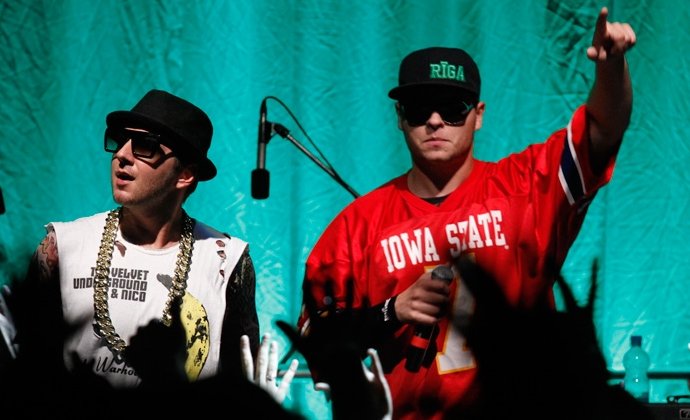 Šī gada Tukuma Rožu svētkos – «Bermudu divstūris» un aviošovs