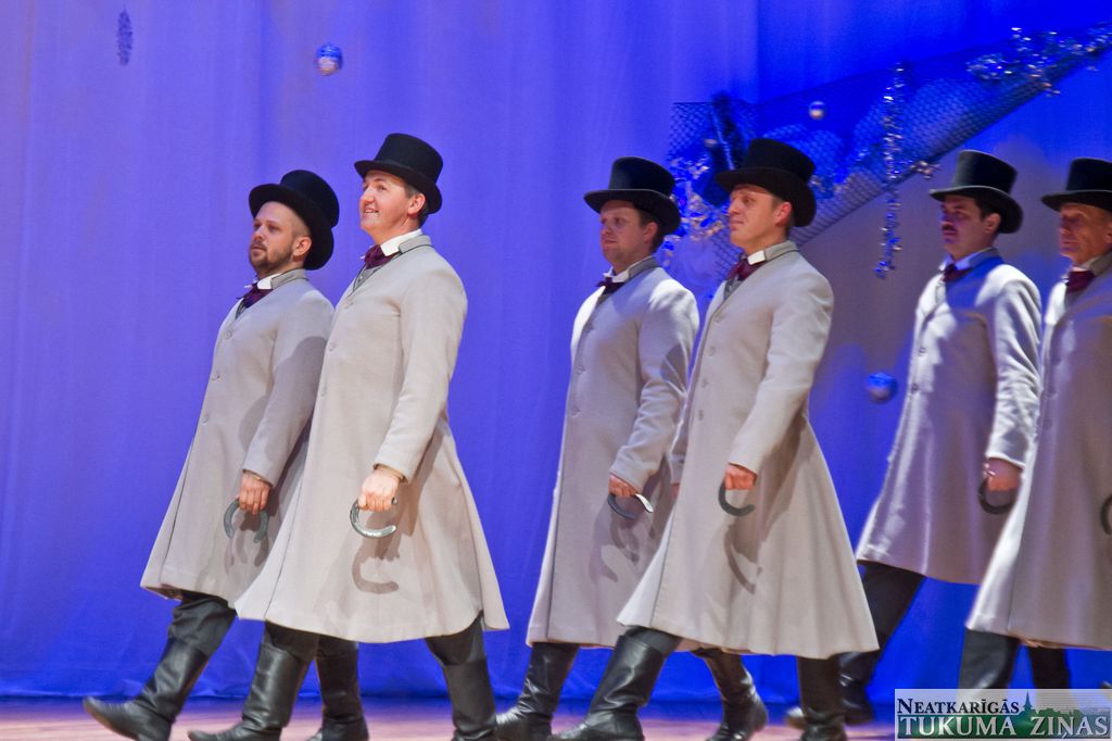 Slampes kultūras pils nosvinējusi 40. dzimšanas dienu/FOTO/