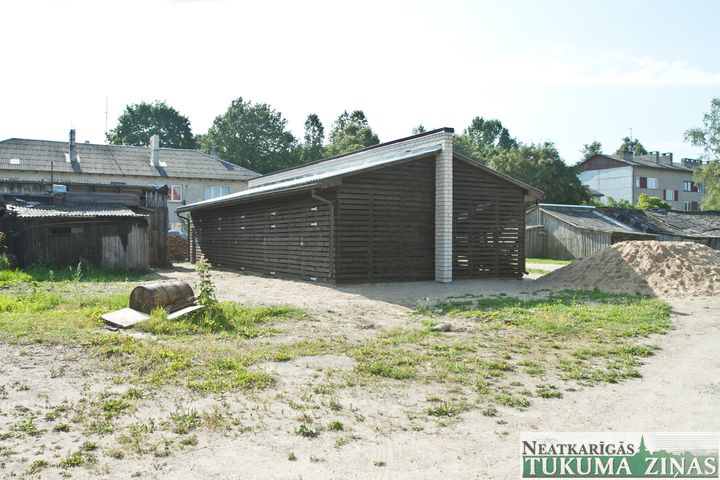 Slampes pagasta centrā – jauni šķūnīši