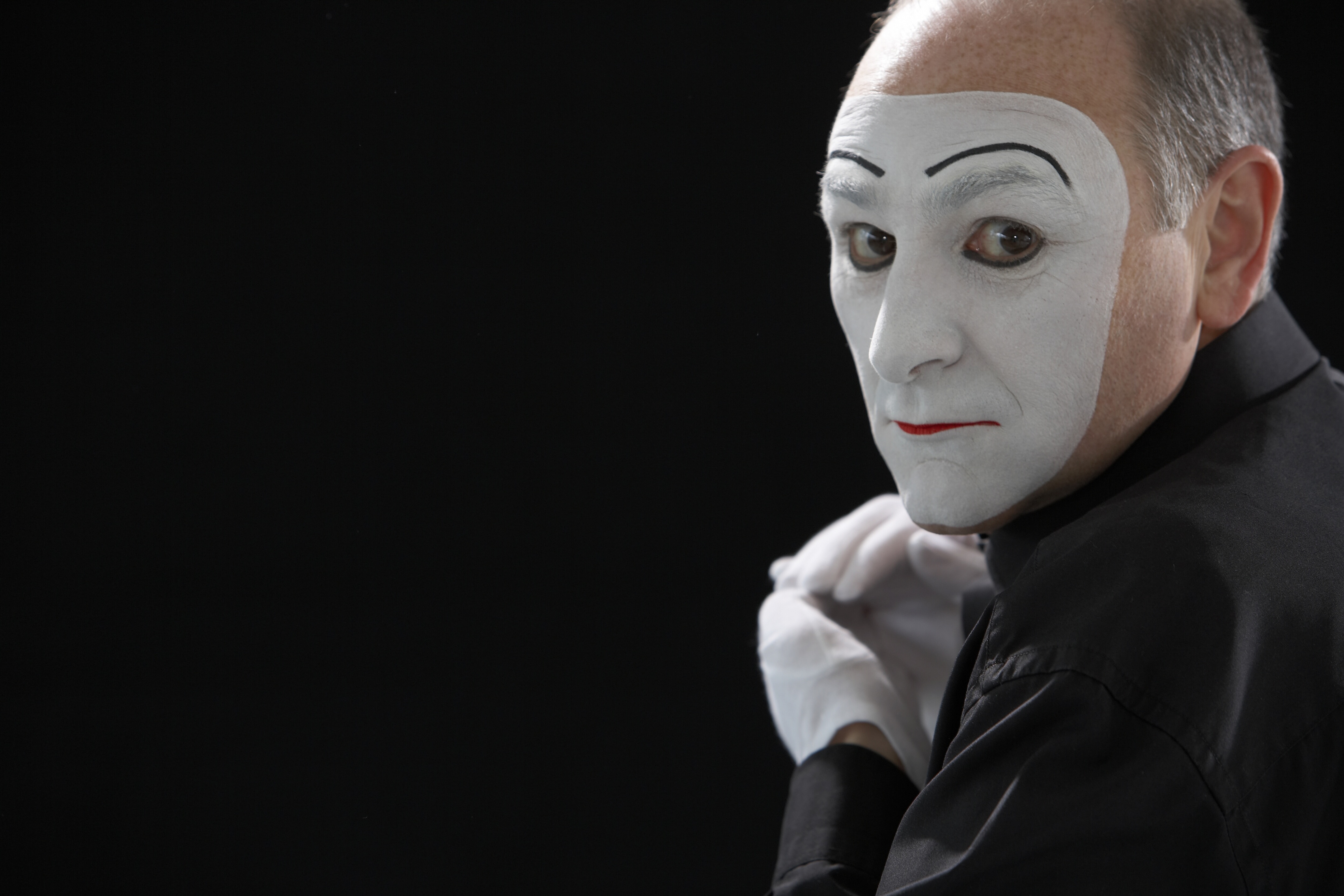 Spāņu pantomīmas meistara viesizrāde arī Tukumā /VIDEO/