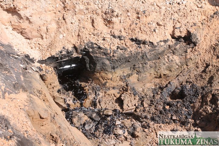 Stacijas ielā uziet naftu