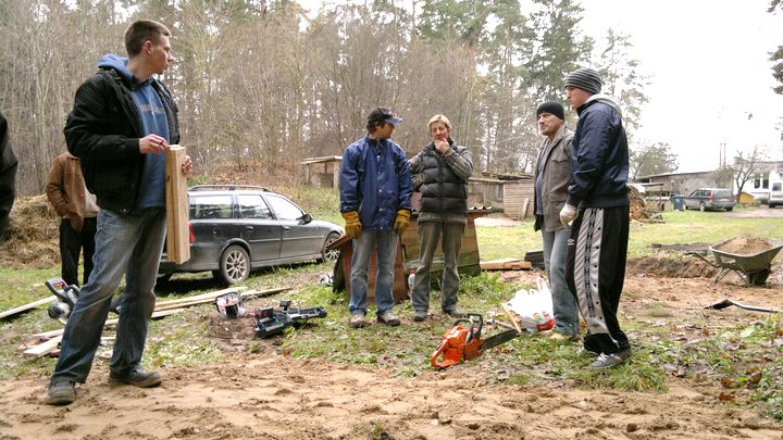 TDA «Svīta» dāvina Tukuma dzīvnieku patversmei jaunu aploku