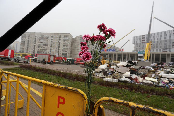 No uzraugošo prokuroru grupas sastāva Zolitūdes traģēdijas kriminālprocesā izslēdz vienu prokuroru