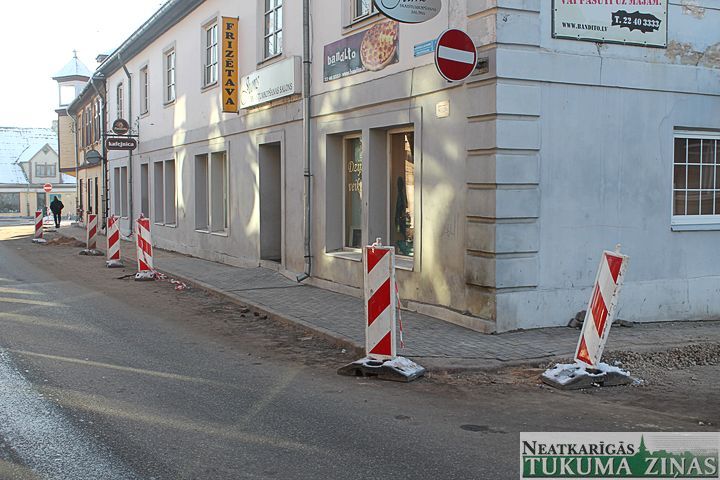 Tukumā rakšanas darbi vēl turpinās