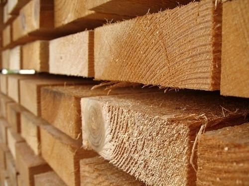 Smārdē zog kokmateriālus, Tukumā – alkoholu un cigaretes