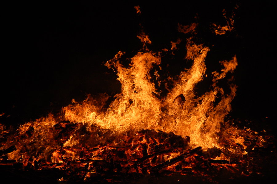 Tumē izcēlies paaugstinātas bīstamības ugunsgrēks