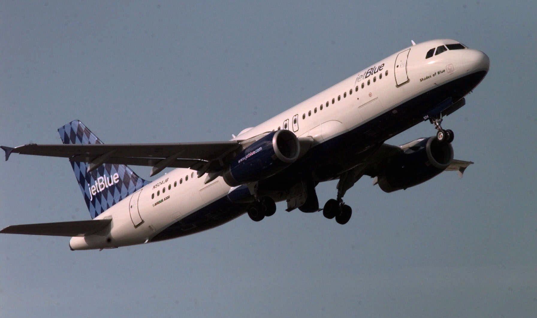 Uz 50 gadiem izsniegtās pases nav derīgas ceļošanai