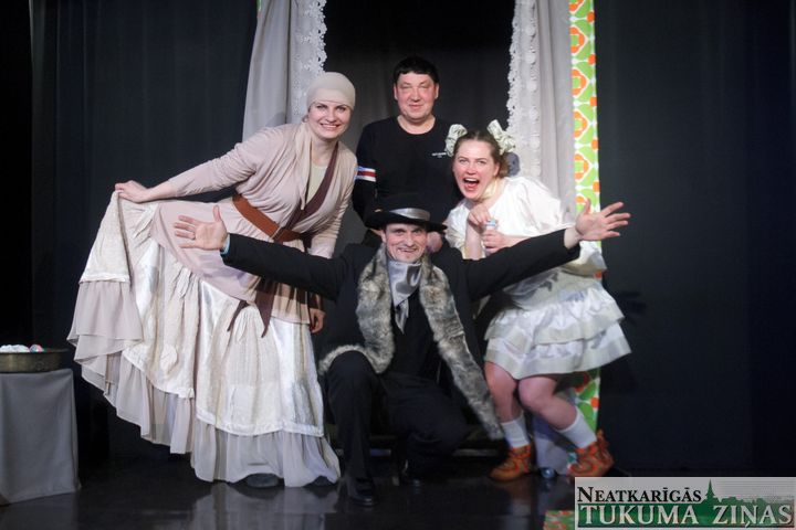 Uz ikgadējo pirmizrādi aicina «Brīvā versija»