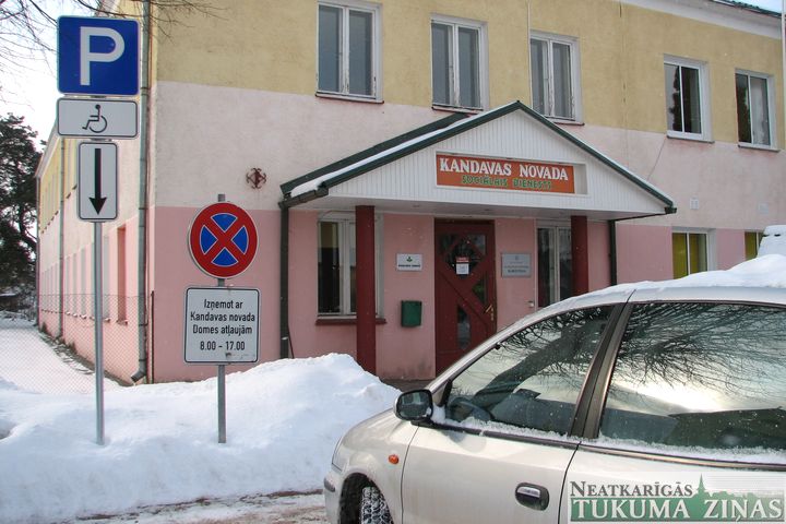 Vai ceļa zīmei nepareiza darbības zona?!