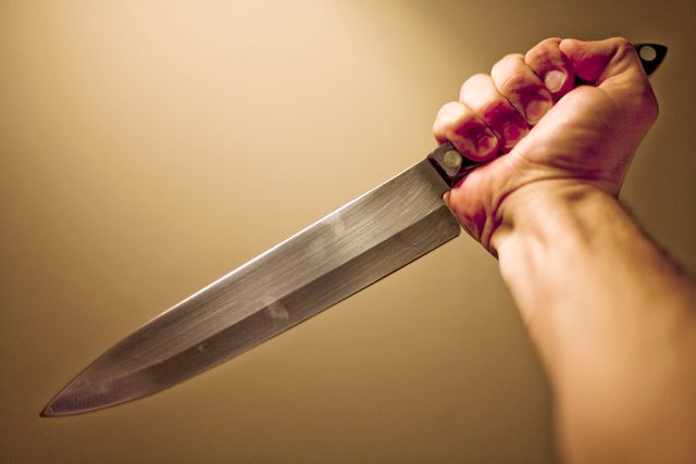 Tukumā par vīrieša saduršanu aizturēta sieviete un vīrietis