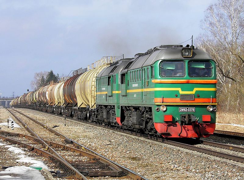 Vilciens notriec vīrieti