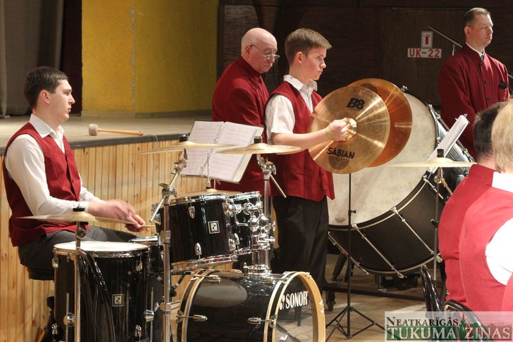 Pūtēju orķestri pieskandē Tukumu