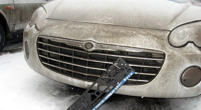 Zog automašīnas, numurzīmes un alkoholu